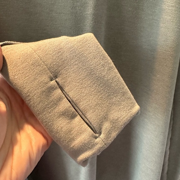 Women’s Gray Athleta Sweatshirt, hi-low cut - size small - Picture 4 of 5